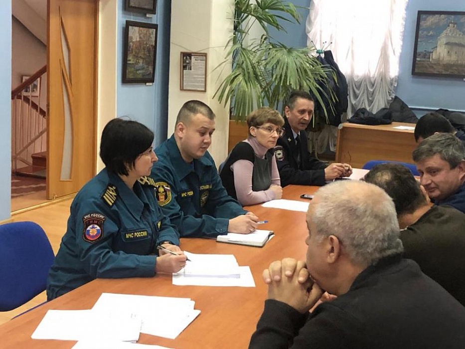 В Калязине обсудили безопасность Крещенских купаний В Калязине обсудили безопасность Крещенских купаний