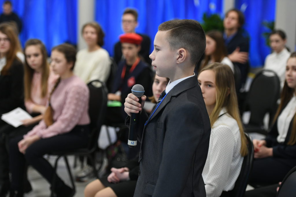 Игорь Руденя провел пресс-конференцию с юными журналистами Верхневолжья