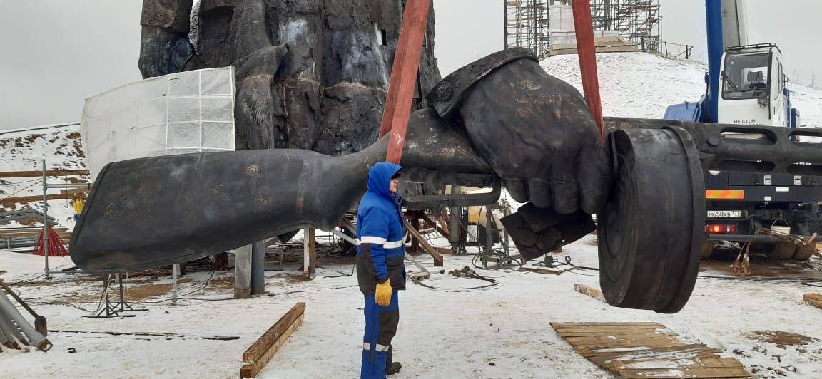 В Тверскую область привезли  девятиметровый ППШ для Ржевского мемориала