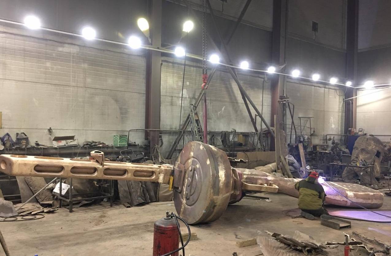 В Тверскую область привезли  девятиметровый ППШ для Ржевского мемориала