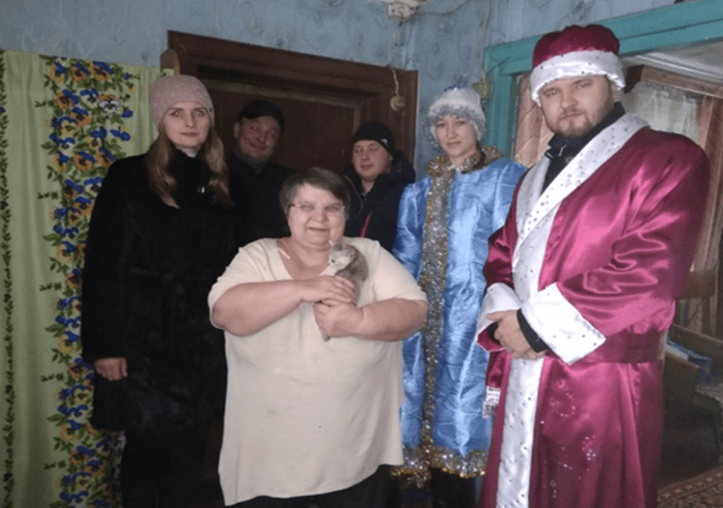 Одинокие пожилые люди Жарковского района получили новогодние подарки Одинокие пожилые люди Жарковского района получили новогодние подарки