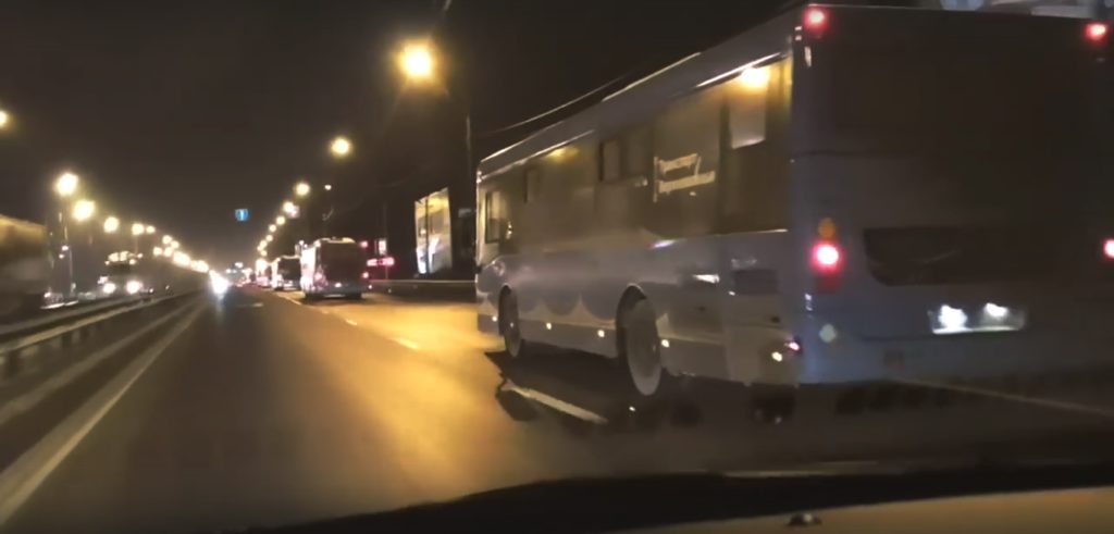 Тверские водители засняли колонну новых автобусов Тверские водители засняли колонну новых автобусов