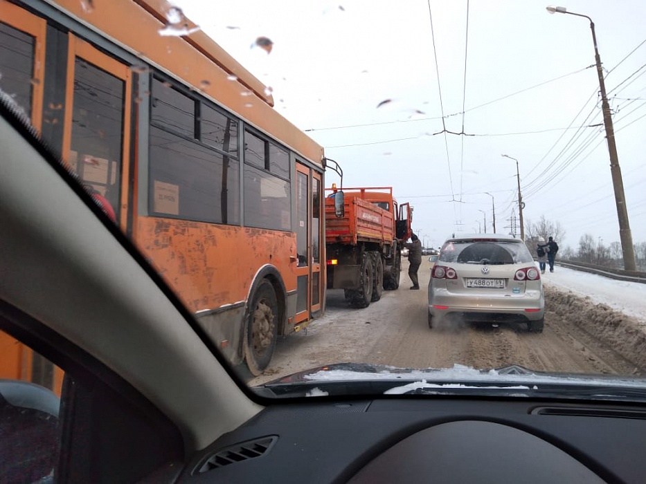 В Твери «Южный» снова встал в огромной пробке В Твери «Южный» снова встал в огромной пробке