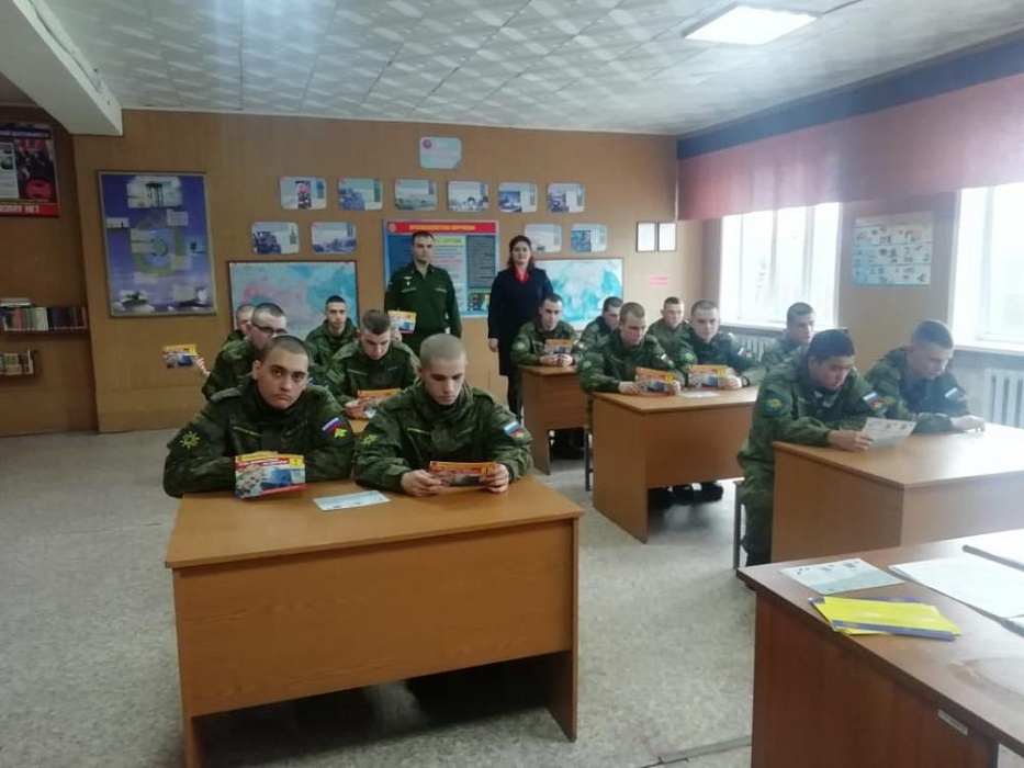 Конаковские автоинспекторы провели занятие о безопасности дорожного движения для военнослужащих Конаковские автоинспекторы провели занятие о безопасности дорожного движения для военнослужащих