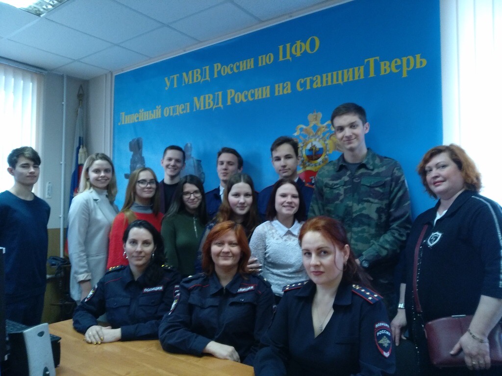 Тверские старшеклассники надели амуницию сотрудников МВД Тверские старшеклассники надели амуницию сотрудников МВД