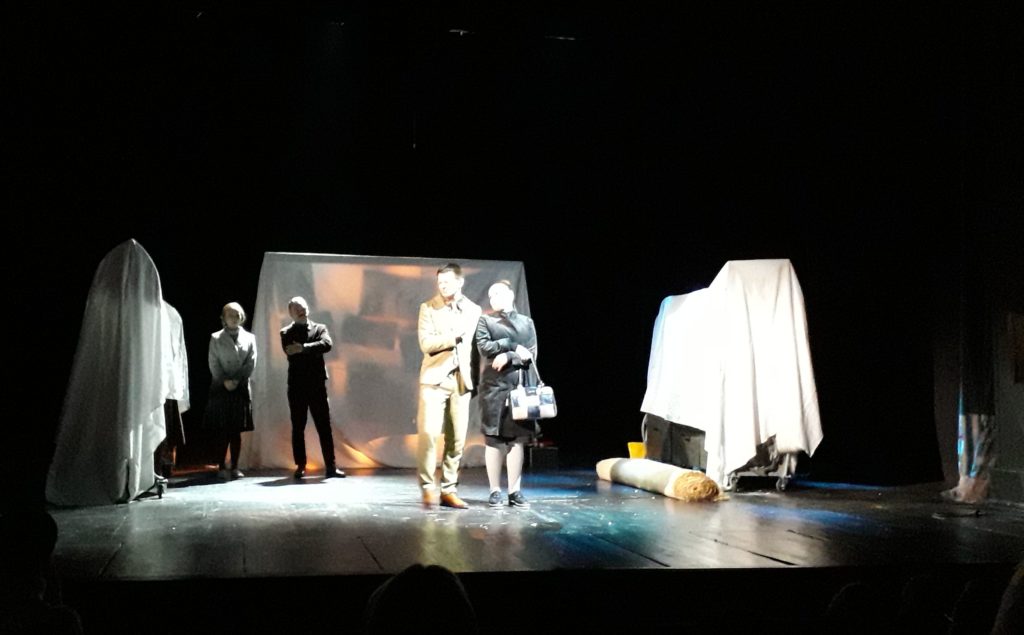 В тверском ТЮЗе прошла премьера «Сказки Йозефа Чапека про пёсика и кошечку»