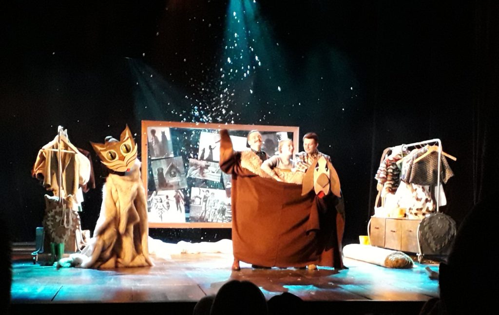 В тверском ТЮЗе прошла премьера «Сказки Йозефа Чапека про пёсика и кошечку»