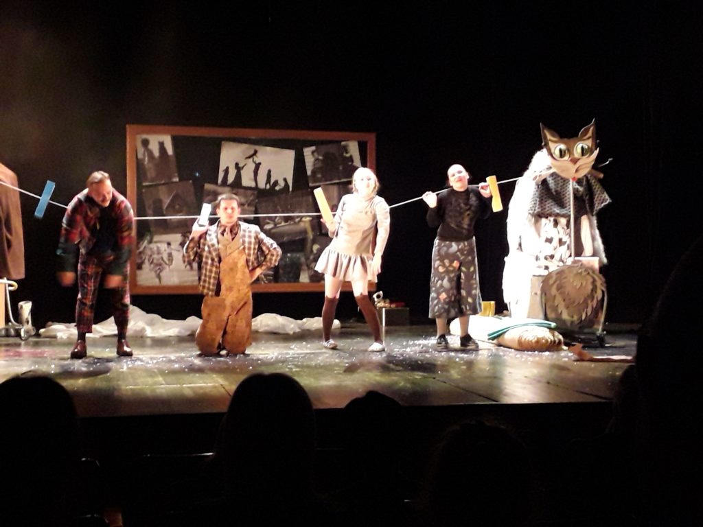 В тверском ТЮЗе прошла премьера «Сказки Йозефа Чапека про пёсика и кошечку»