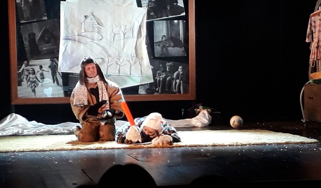 В тверском ТЮЗе прошла премьера «Сказки Йозефа Чапека про пёсика и кошечку»