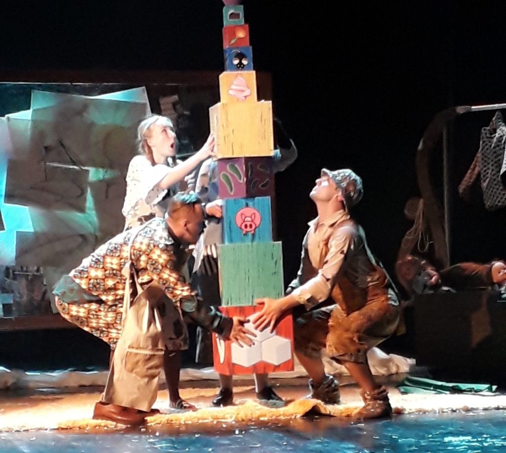 В тверском ТЮЗе прошла премьера «Сказки Йозефа Чапека про пёсика и кошечку»