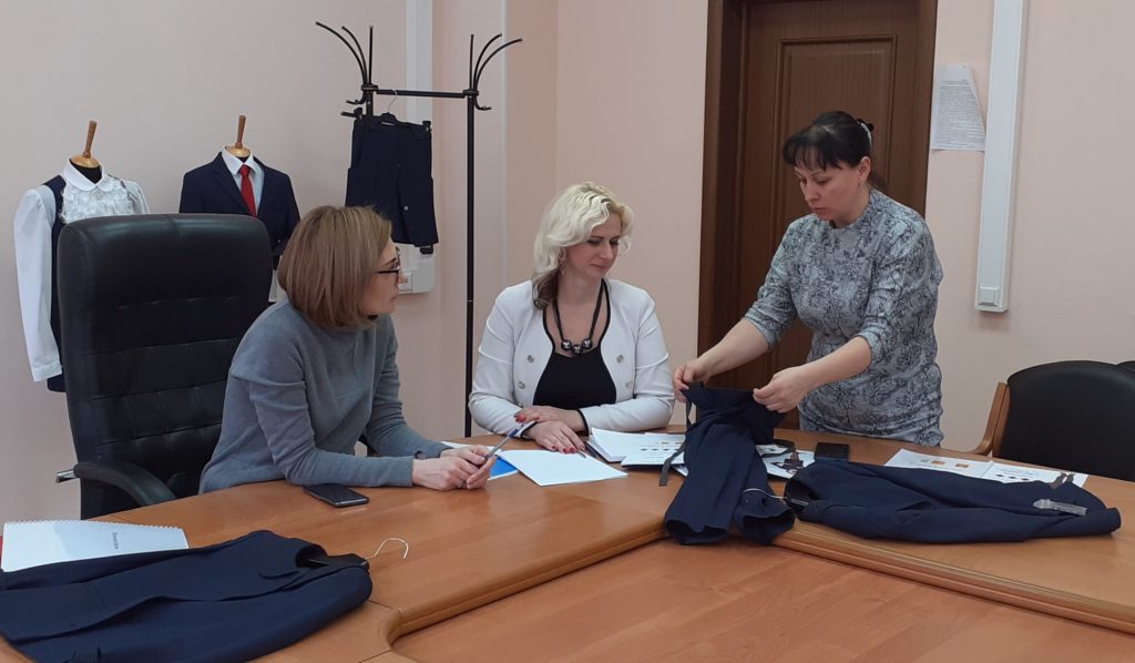 В Тверской области показали образцы бесплатной формы для первоклашек В Тверской области показали образцы бесплатной формы для первоклашек