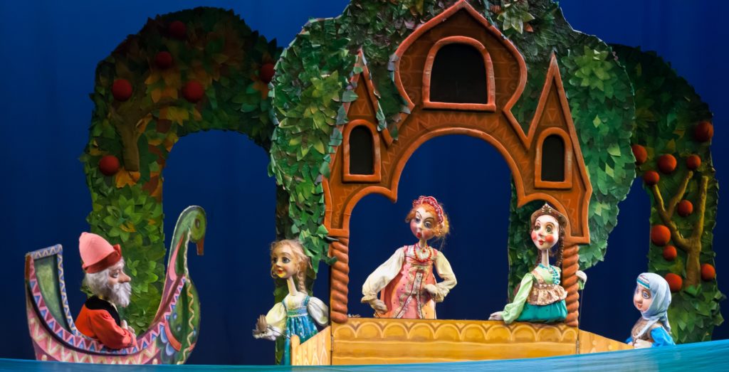 Тверской театр кукол приглашает на спектакль «Аленький цветочек»