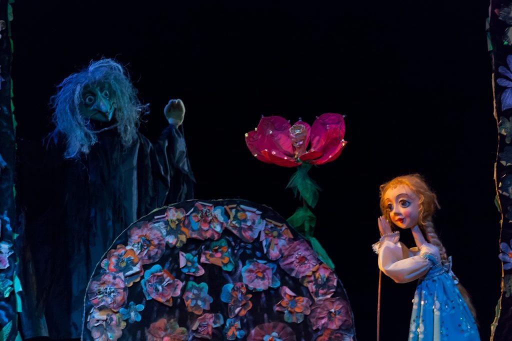 Тверской театр кукол приглашает на спектакль «Аленький цветочек»