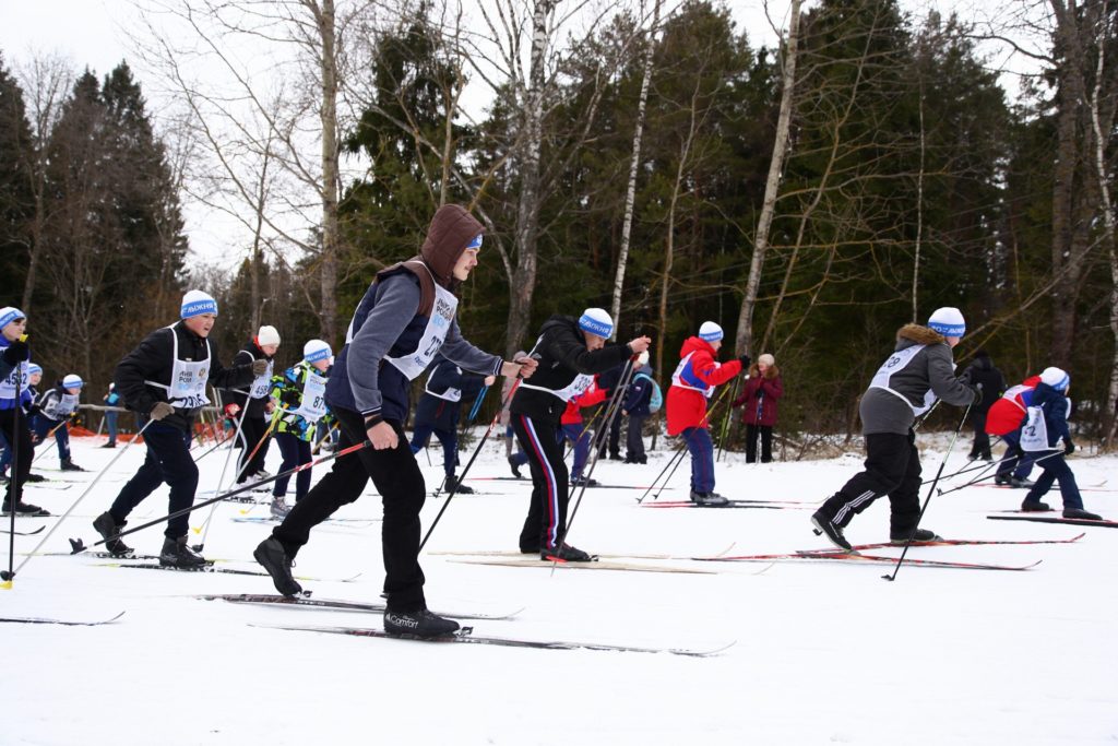На старт Лыжни России в Тверской области вышли взрослые и дети