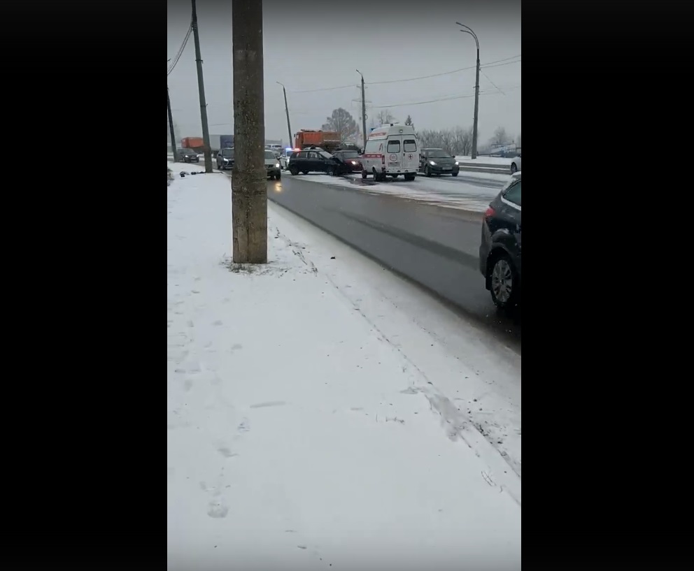 Получены подробности утреннего ДТП на тверском Восточном мосту Получены подробности утреннего ДТП на тверском Восточном мосту