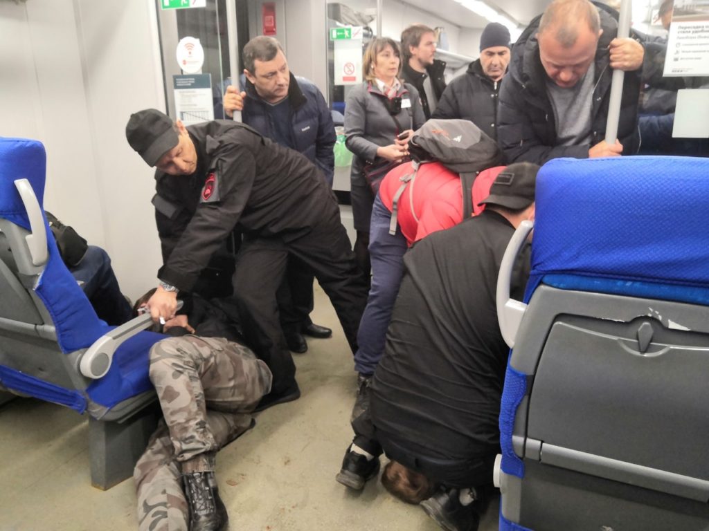 Два пьяных пассажира устроили драку в «Ласточке» в Тверской области