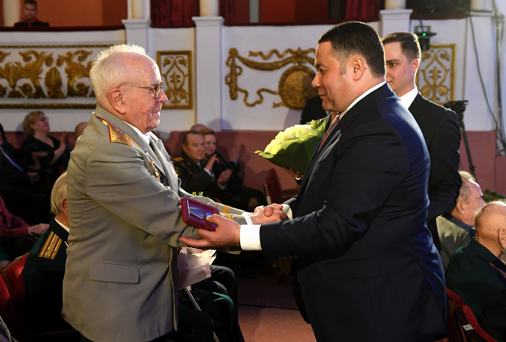 Игорь Руденя вручил ветеранам Тверской области медали «75 лет Победы в Великой Отечественной войне» Игорь Руденя вручил ветеранам Тверской области медали «75 лет Победы в Великой Отечественной войне»