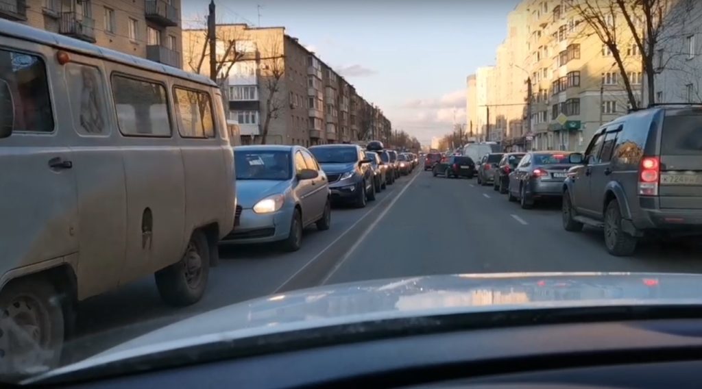 Гигантская пробка образовалась на Волоколамке в Твери