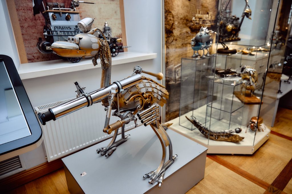 Художник-дизайнер из Осташкова Игорь Афанасенко создает шедевры из металлического мусора Художник-дизайнер из Осташкова Игорь Афанасенко создает шедевры из металлического мусора