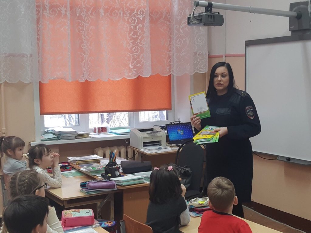 Госавтоинспекция Калининского района посетила Васильевскую школу Госавтоинспекция Калининского района посетила Васильевскую школу