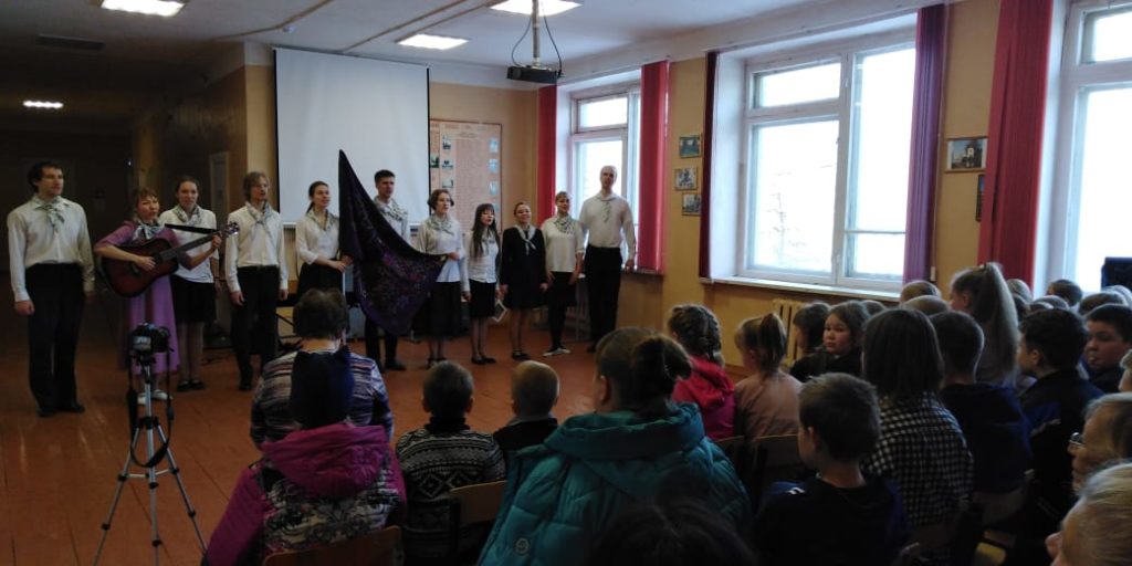 Студенты из МГУ приехали с концертом в Лихославльский район Студенты из МГУ приехали с концертом в Лихославльский район