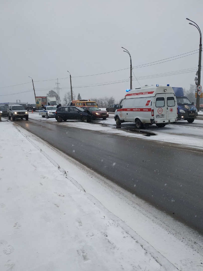 На Восточном мосту в Твери собирается пробка из-за аварии