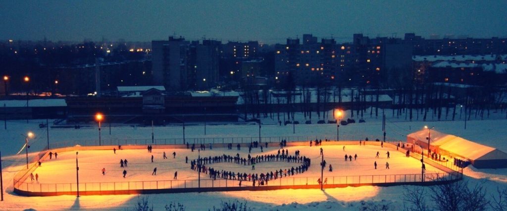 В Твери залили большой каток под открытым небом В Твери залили большой каток под открытым небом