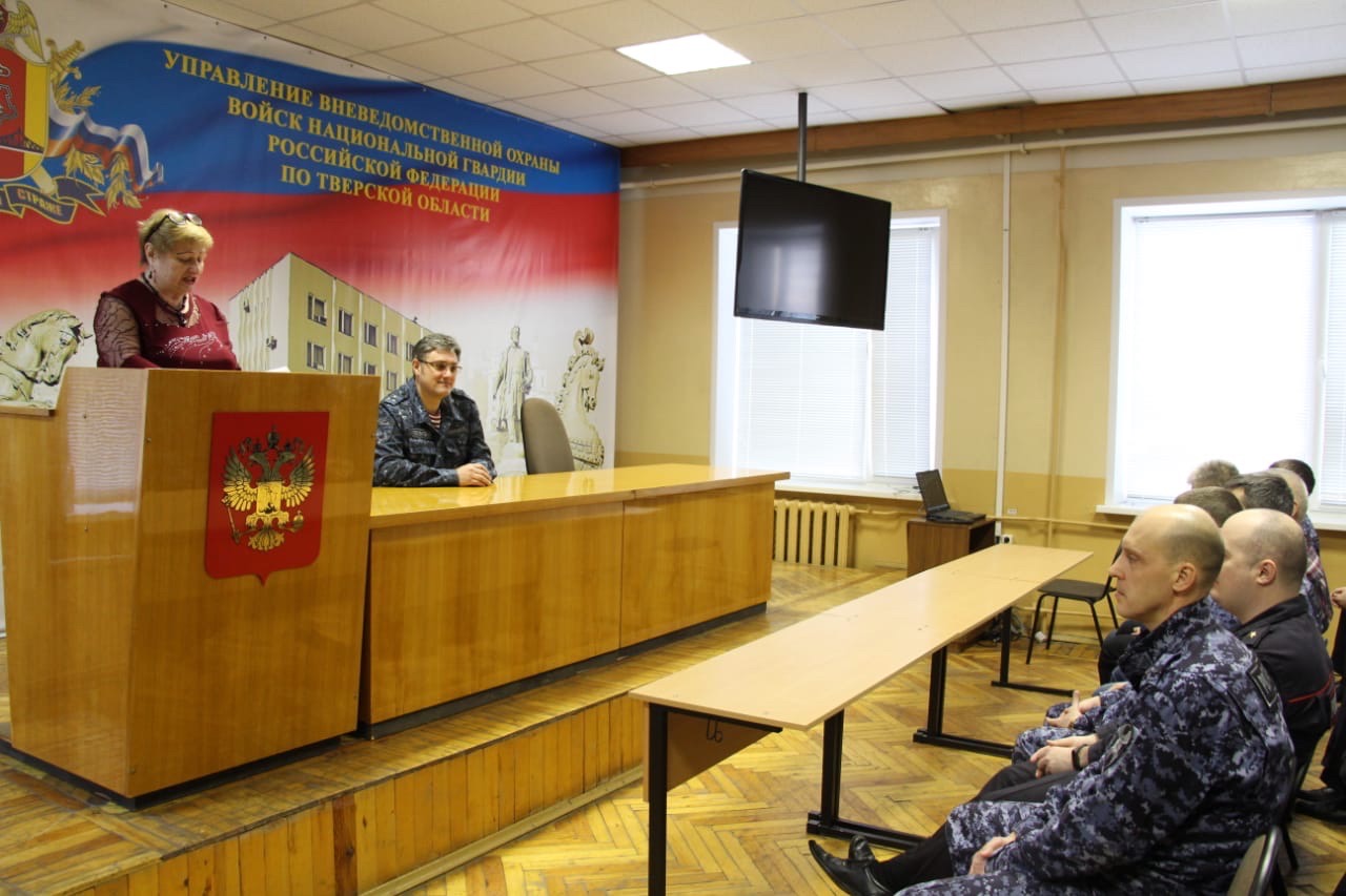 В Твери женщины-росгвардейцы поздравили с праздником коллег