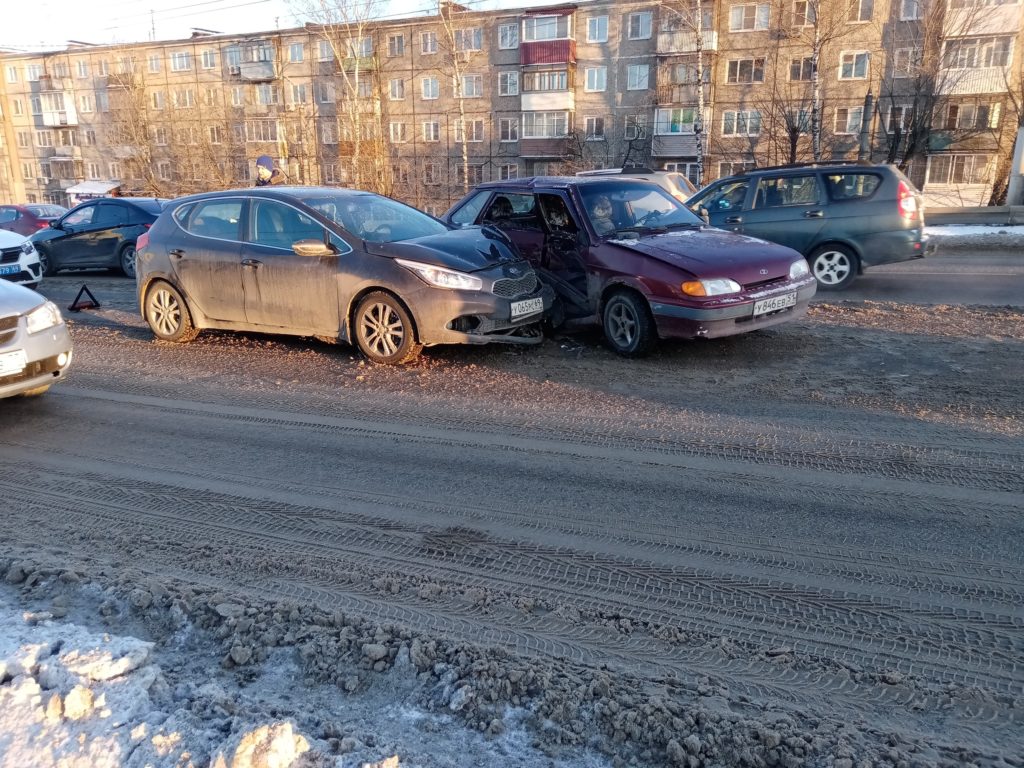 Авария на Волоколамском проспекте спровоцировала автомобильную пробку в Твери Авария на Волоколамском проспекте спровоцировала автомобильную пробку в Твери