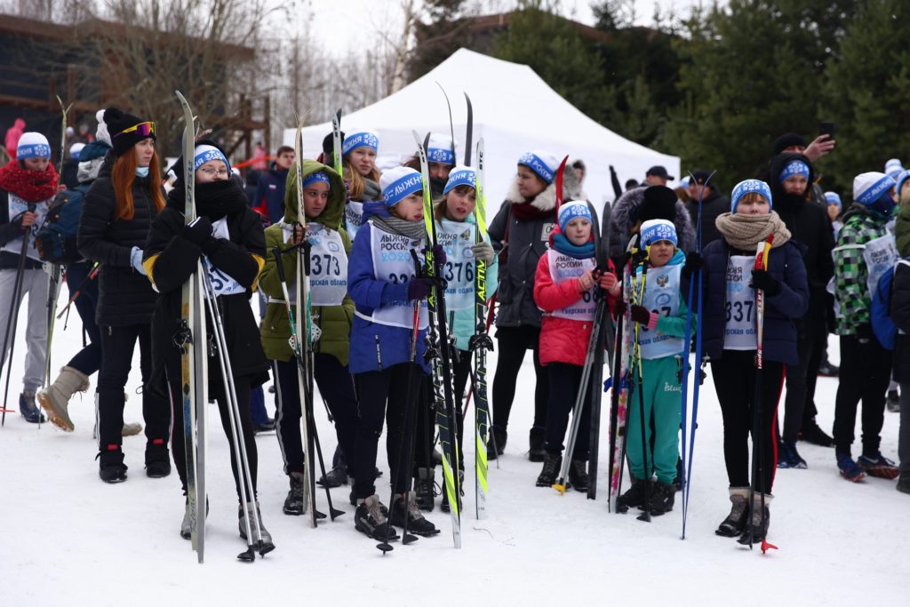 На старт Лыжни России в Тверской области вышли взрослые и дети