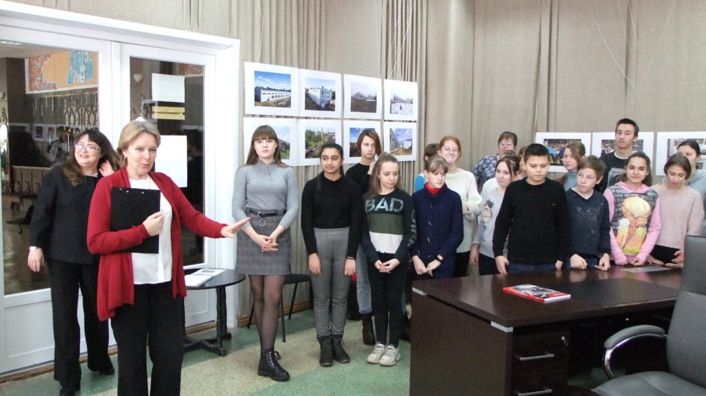 Торопецким школьникам показали, где делают мебель для российских и европейских офисов Торопецким школьникам показали, где делают мебель для российских и европейских офисов