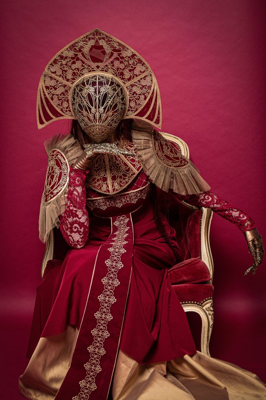 Тверская швея-ролевик прокомментировала французский костюм в славянском стиле