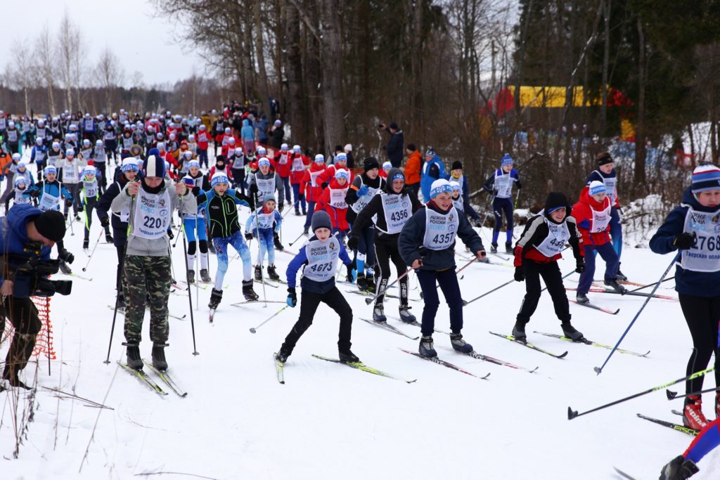 На старт Лыжни России в Тверской области вышли взрослые и дети