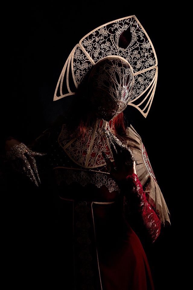 Тверская швея-ролевик прокомментировала французский костюм в славянском стиле