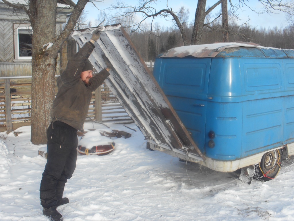 Житель Тверской области создал автомобиль для коровьих свадеб