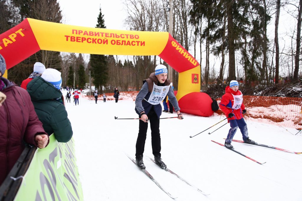 На старт Лыжни России в Тверской области вышли взрослые и дети