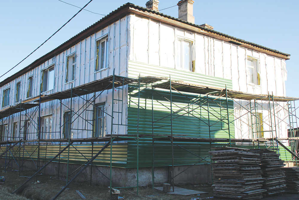 В Жарковском районе продолжают капитальный ремонт дома В Жарковском районе продолжают капитальный ремонт дома