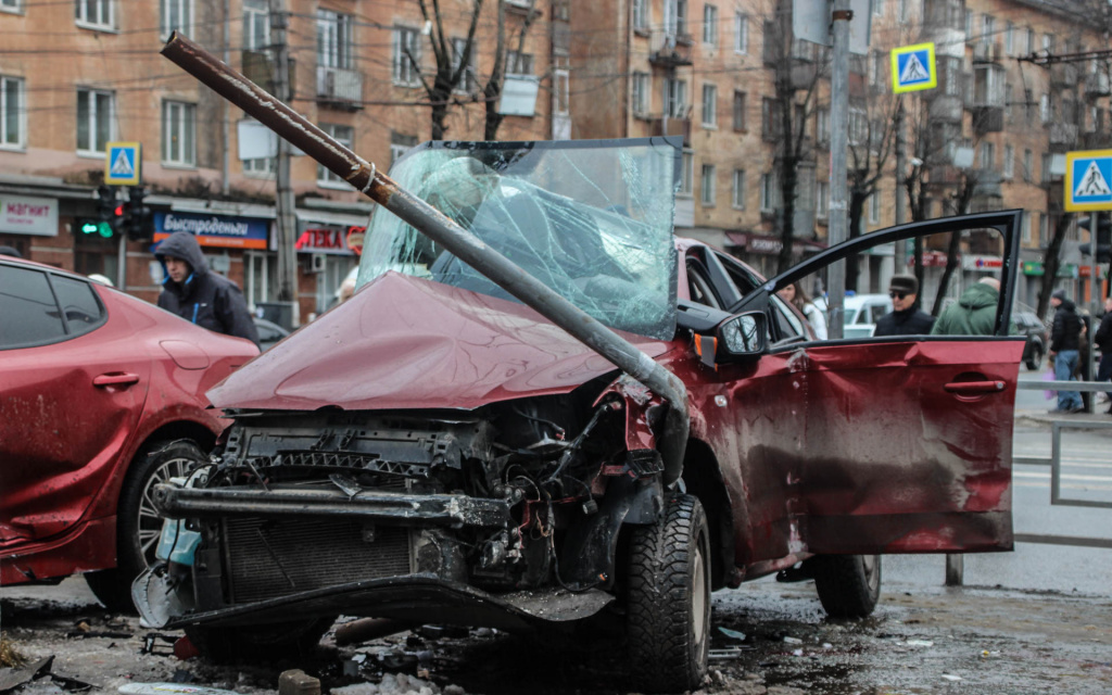 На место смертельного ДТП в Твери принесли гвоздики На место смертельного ДТП в Твери принесли гвоздики