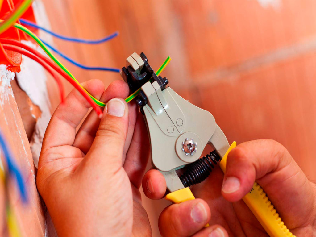 Двое подростков из Тверской области оставили дом без проводки Двое подростков из Тверской области оставили дом без проводки