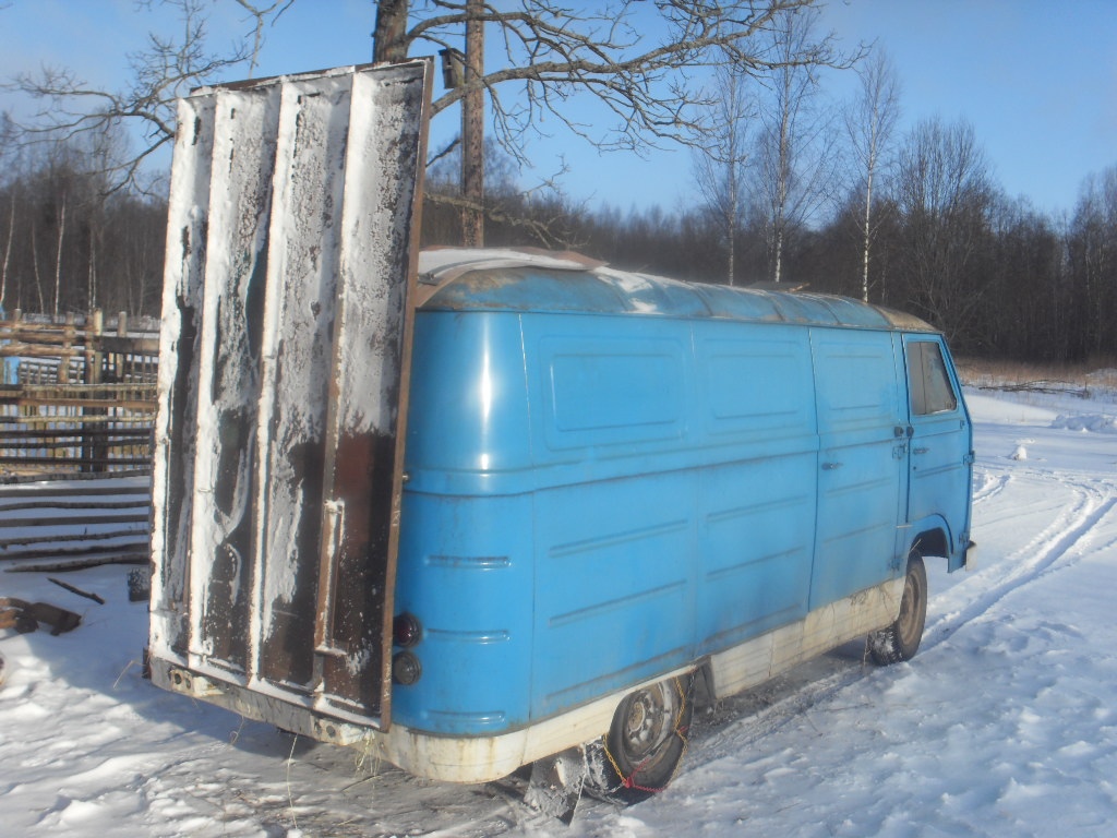 Житель Тверской области создал автомобиль для коровьих свадеб