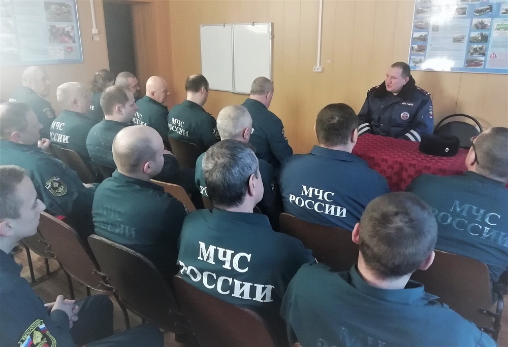 В Тверской области автоинспекторы провели занятие для спасателей В Тверской области автоинспекторы провели занятие для спасателей