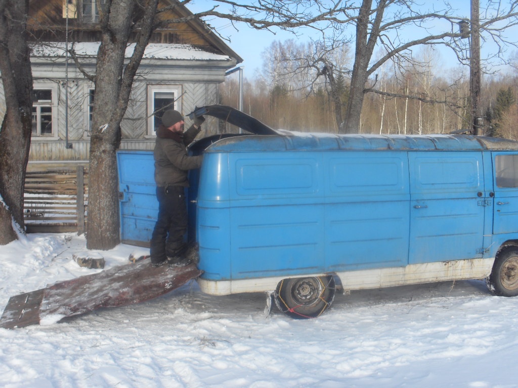 Житель Тверской области создал автомобиль для коровьих свадеб