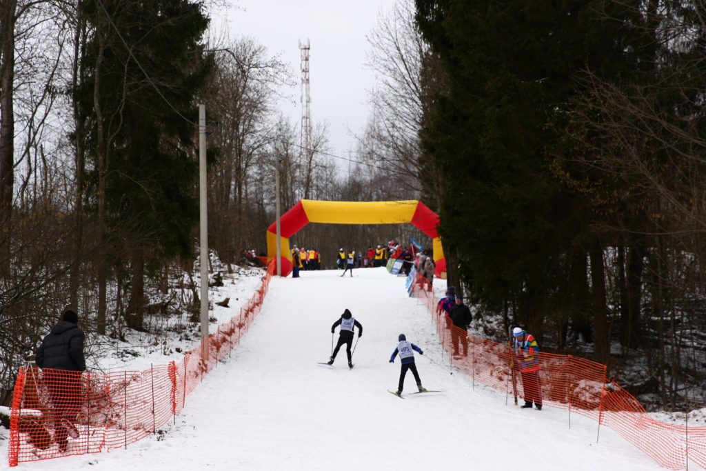 На старт Лыжни России в Тверской области вышли взрослые и дети