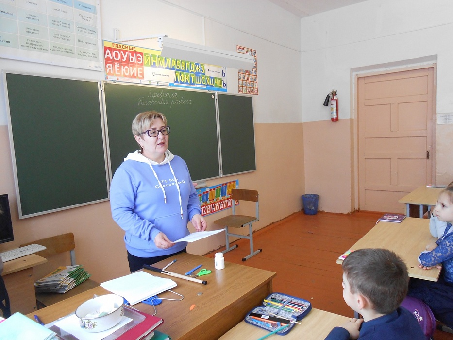 Ученики Сандовской школы смастерили кормушки и помогли птицам