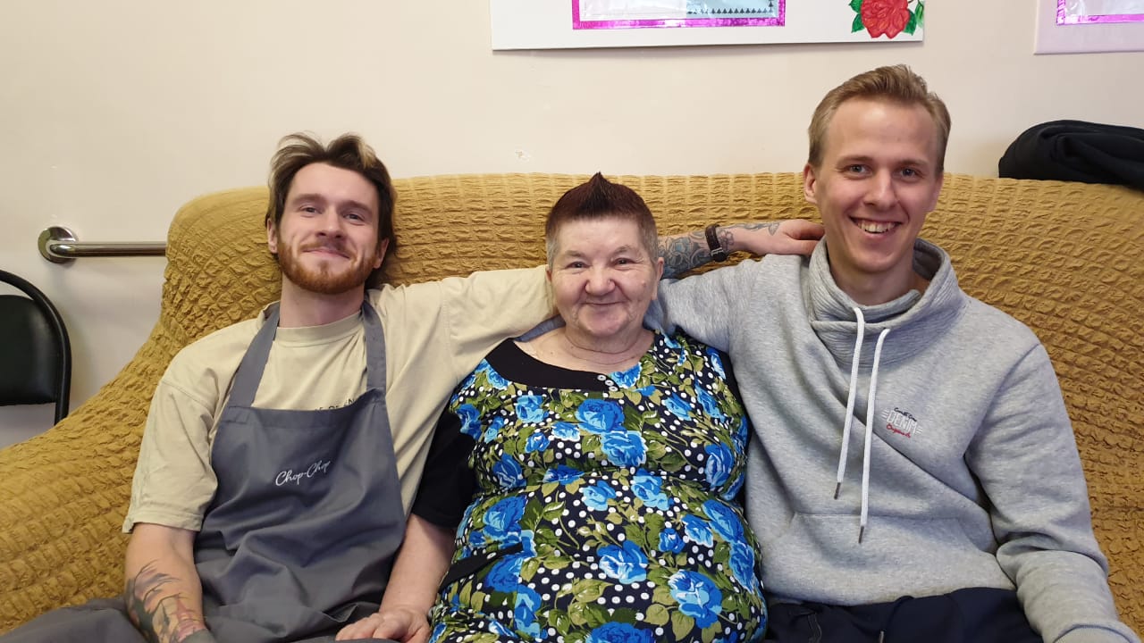 Тверские парикмахеры подарили сельскому дому-интернату красоту