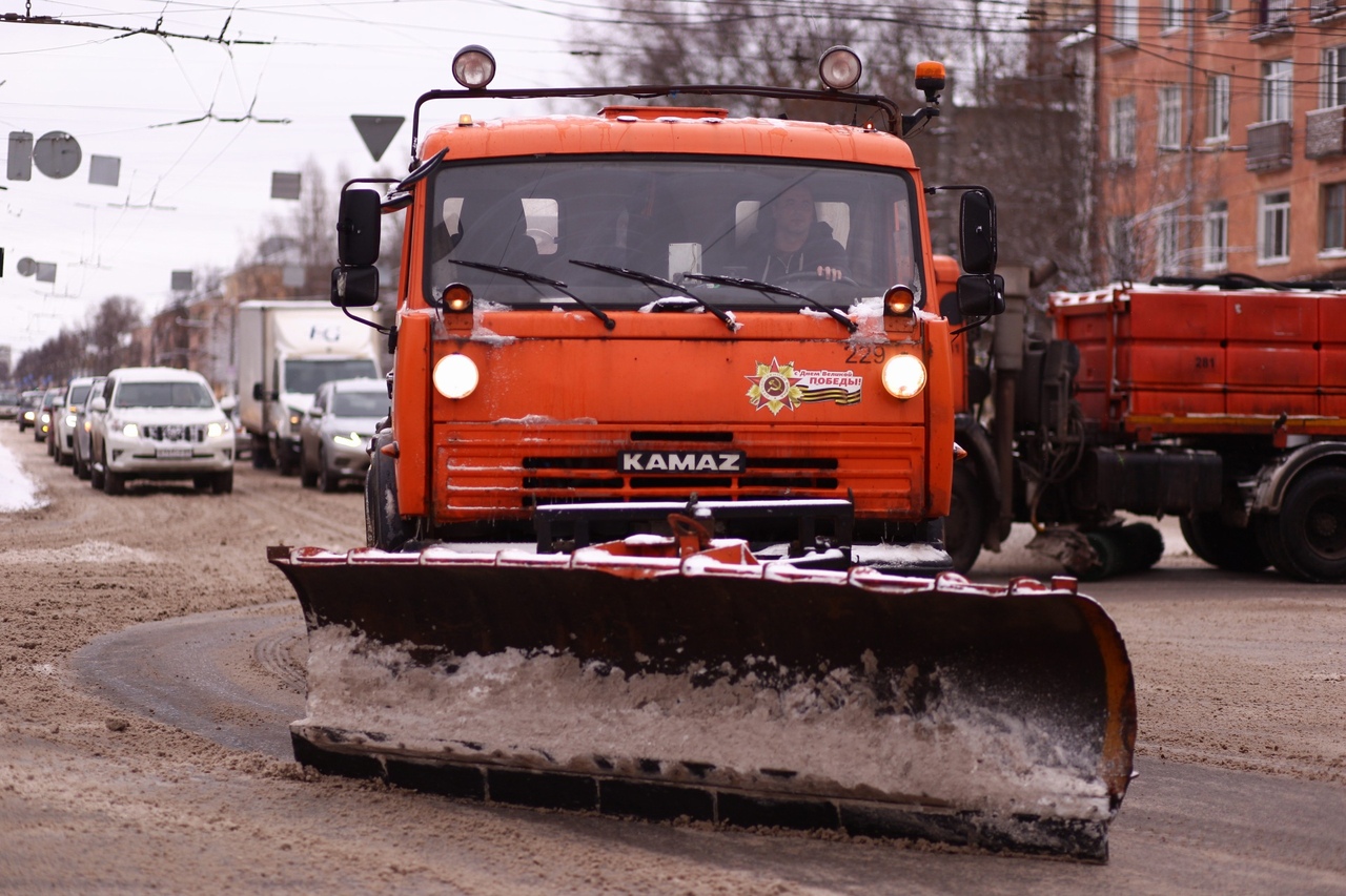 На расчистку дорог Тверской области вышло 250 единиц техники