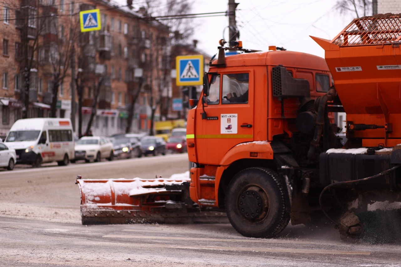 На расчистку дорог Тверской области вышло 250 единиц техники