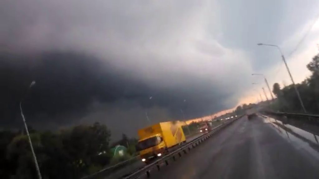 МЧС предупредило о сильном шторме в Твери и области МЧС предупредило о сильном шторме в Твери и области