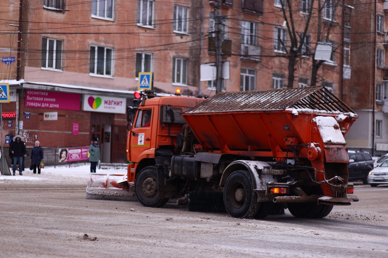 На расчистку дорог Тверской области вышло 250 единиц техники