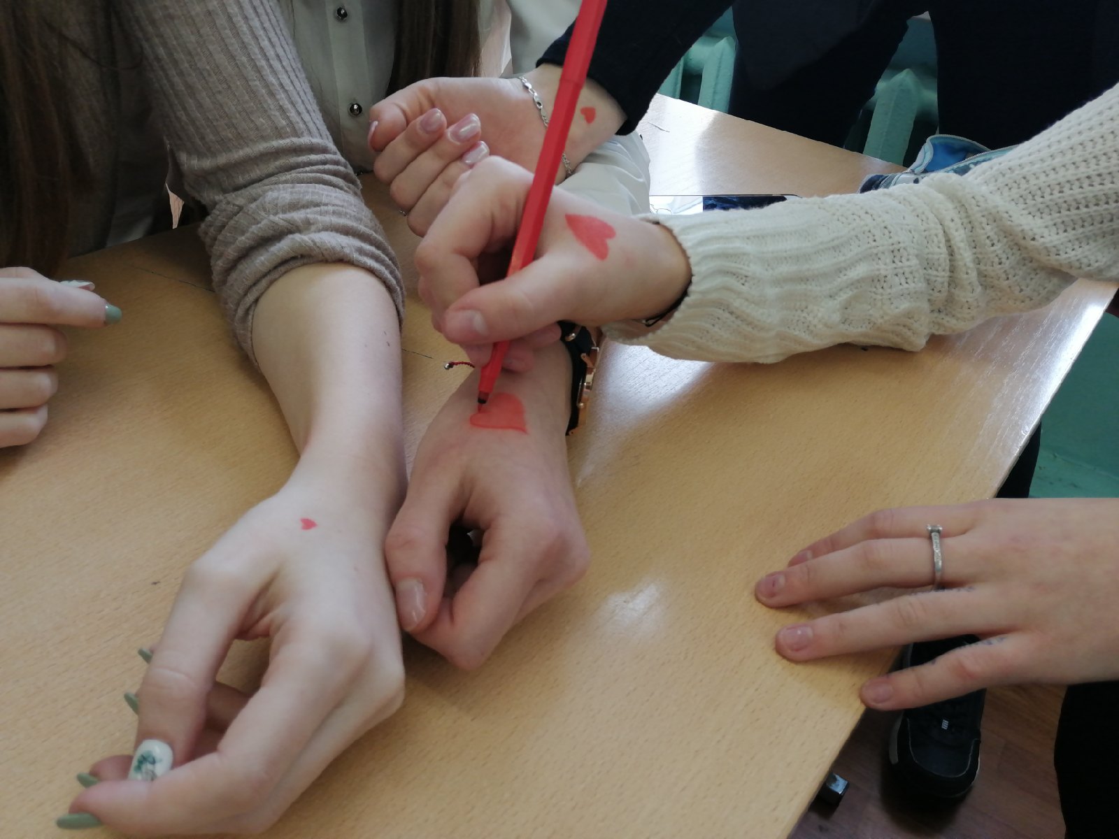 Как в тверских школах отмечают День святого Валентина Как в тверских школах отмечают День святого Валентина